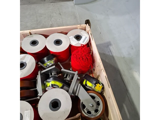 9x rol koord, 8x vluchtmasker en diversen, o.a dräger - afbeelding 2 van  10