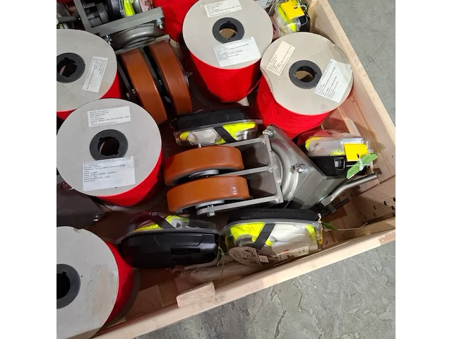 9x rol koord, 8x vluchtmasker en diversen, o.a dräger - afbeelding 4 van  10