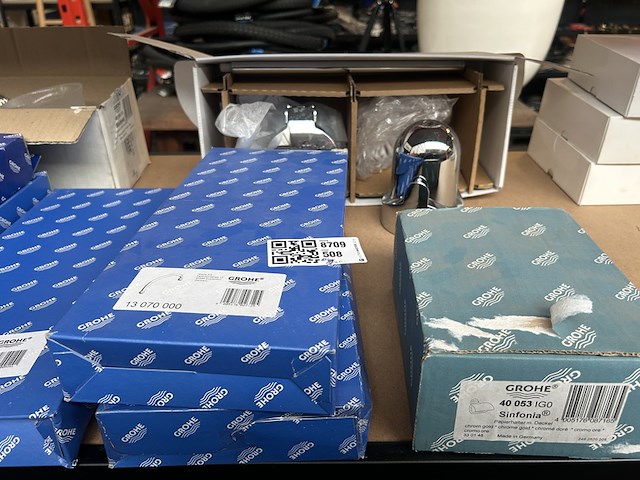9x sanitair en badkameraccessoires w.o. toilletborstelhouder w.o. grohe, emco - afbeelding 4 van  10