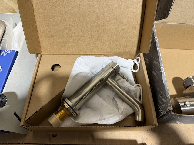 9x sanitair/badkamer accessoires en toebehoren w.o. grohe, geberit, regn, wiesbaden, vado - afbeelding 3 van  14