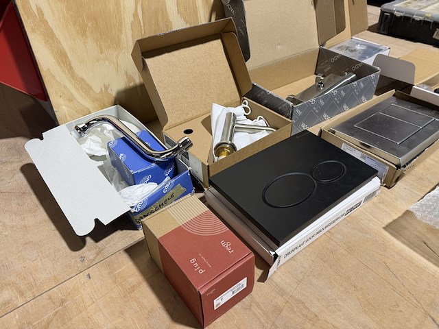 9x sanitair/badkamer accessoires en toebehoren w.o. grohe, geberit, regn, wiesbaden, vado - afbeelding 6 van  14