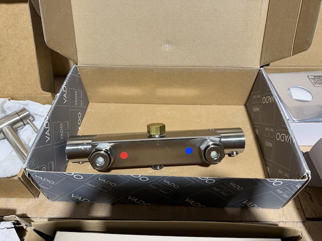 9x sanitair/badkamer accessoires en toebehoren w.o. grohe, geberit, regn, wiesbaden, vado - afbeelding 10 van  14