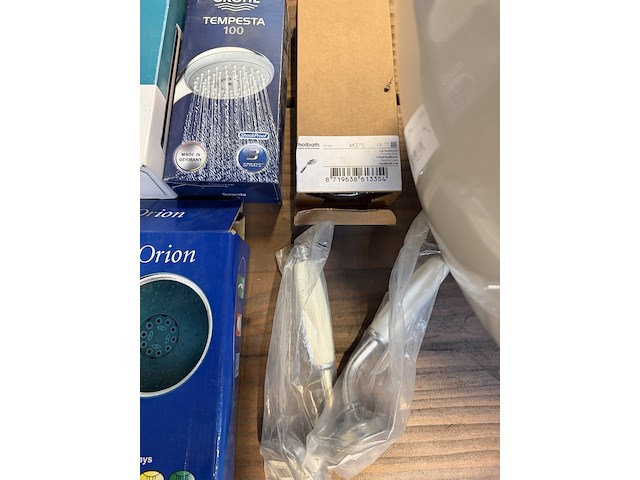 9x sanitair/badkamer accessoires en toebehoren w.o. grohe, geesa, hansgrohe, hotbath, orion - afbeelding 9 van  9