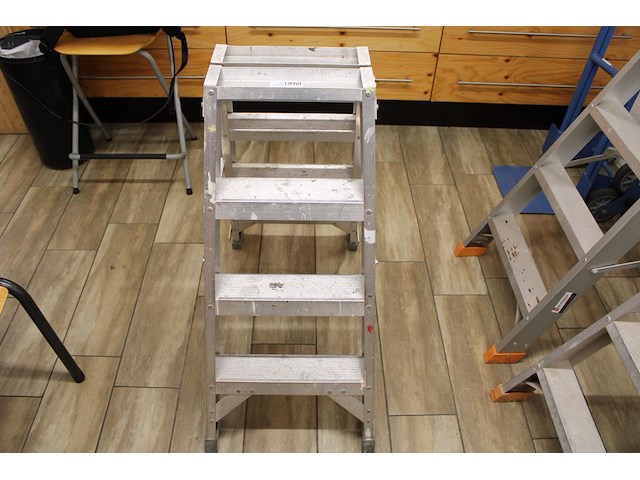 A-trap alga dt4 met 2x 4 treden. - afbeelding 1 van  3