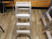 A-trap alga dt4 met 2x 4 treden.