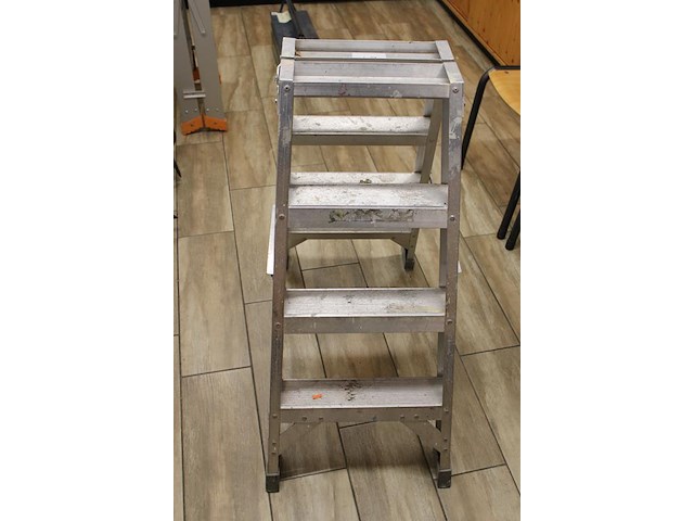 A-trap alga dt4 met 2x 4 treden. - afbeelding 3 van  3