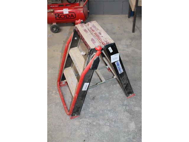 A-trap altrex met 2 x 3 treden. - afbeelding 2 van  3