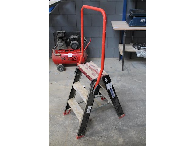 A-trap altrex met 2 x 3 treden. - afbeelding 3 van  3