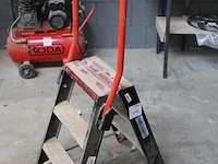 A-trap altrex met 2 x 3 treden. - afbeelding 3 van  3