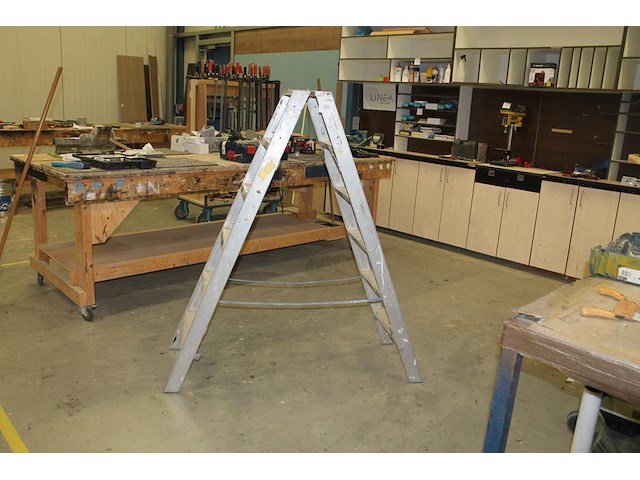 A-trap bsc met twee x zes treden. - afbeelding 1 van  2