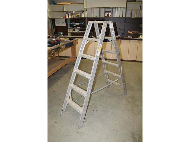 A-trap bsc met twee x zes treden. - afbeelding 2 van  2