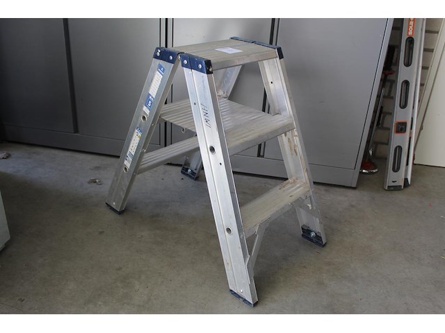 A-trap das met 2x3 treden. - afbeelding 1 van  2