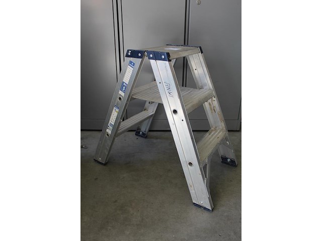 A-trap das met 2x3 treden. - afbeelding 2 van  2