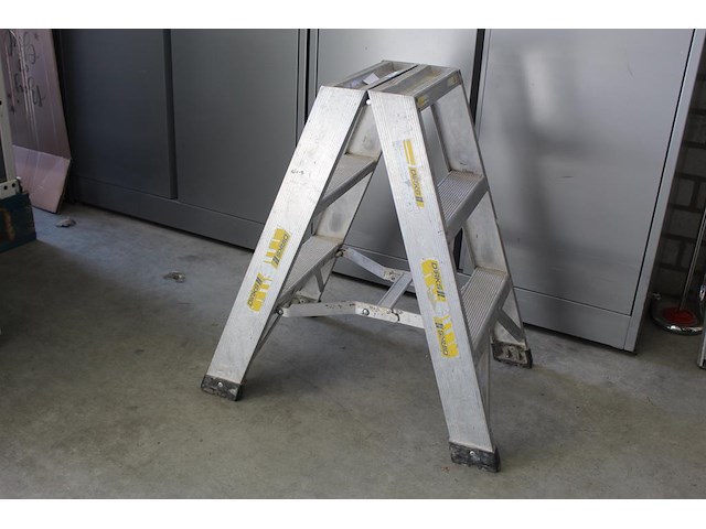 A-trap dirks met 2x3 treden. - afbeelding 1 van  2