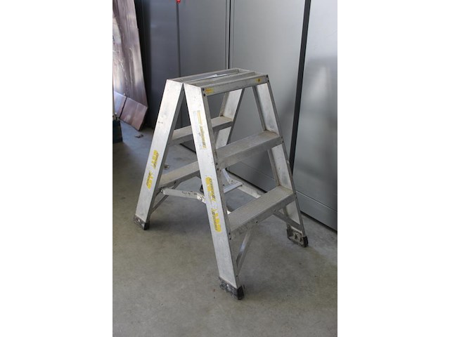 A-trap dirks met 2x3 treden. - afbeelding 2 van  2