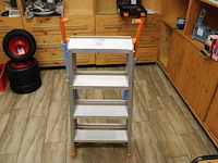 A-trap ivana ivaf 204 b met 2x4 treden en veiligheidsbeugel. nieuw.