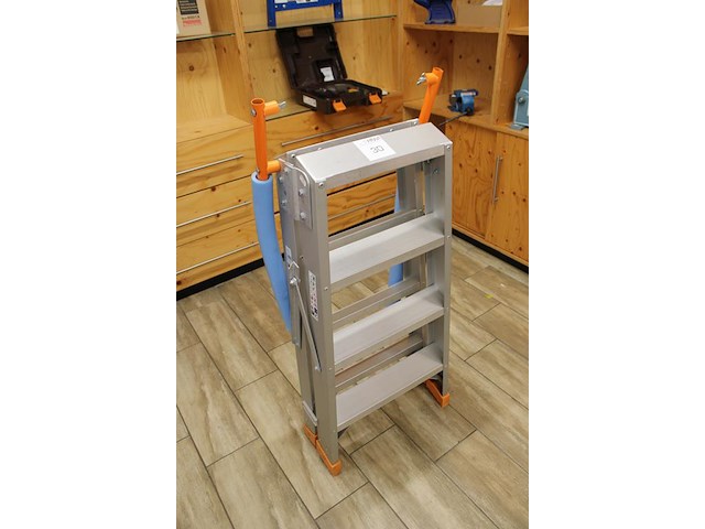 A-trap ivana ivaf 204 b met 2x4 treden en veiligheidsbeugel. nieuw. - afbeelding 2 van  2