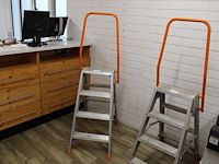 A-trap ivana ivaf 204 b met 2x4 treden en veiligheidsbeugel.