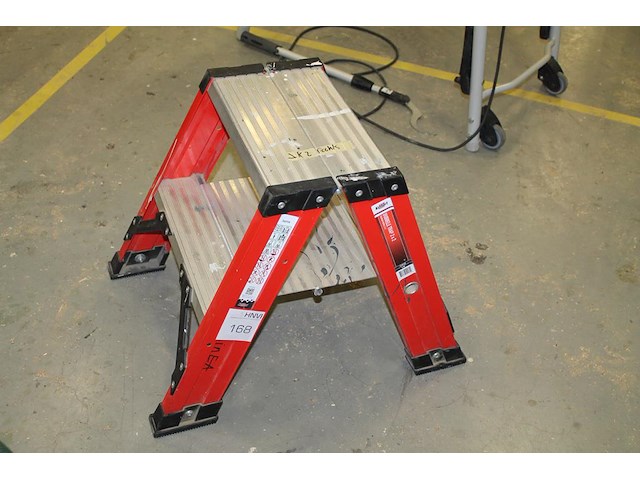 A-trap kelfort escabo double met twee x twee treden. - afbeelding 1 van  2