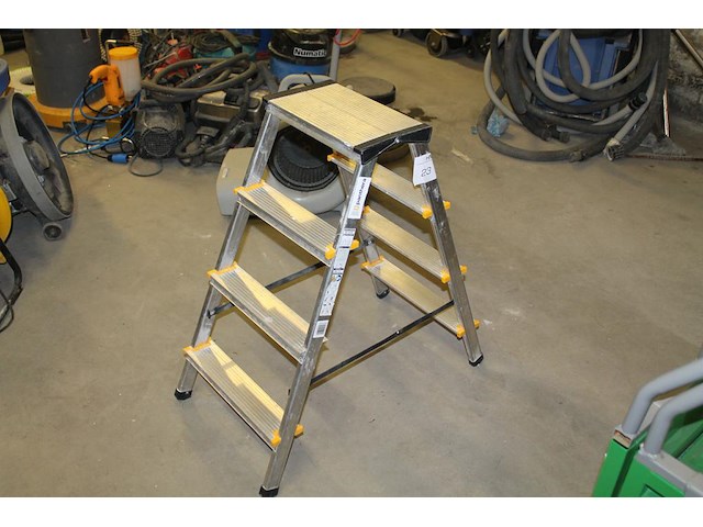 A-trap panthera dd 150 kg met 2 x 4 treden. - afbeelding 1 van  2