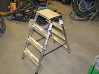 A-trap panthera dd 150 kg met 2 x 4 treden.