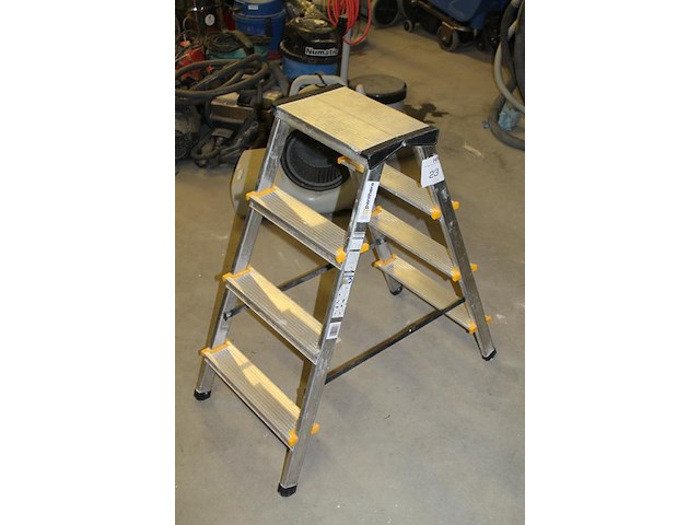 A-trap panthera dd 150 kg met 2 x 4 treden. - afbeelding 2 van  2