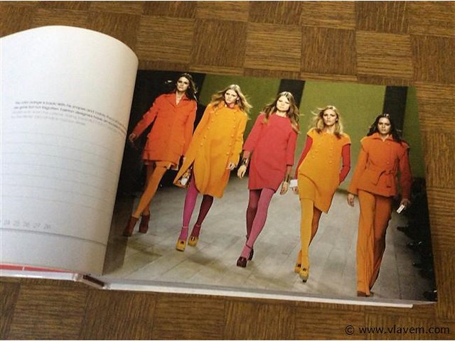 A year in fashion - afbeelding 3 van  8