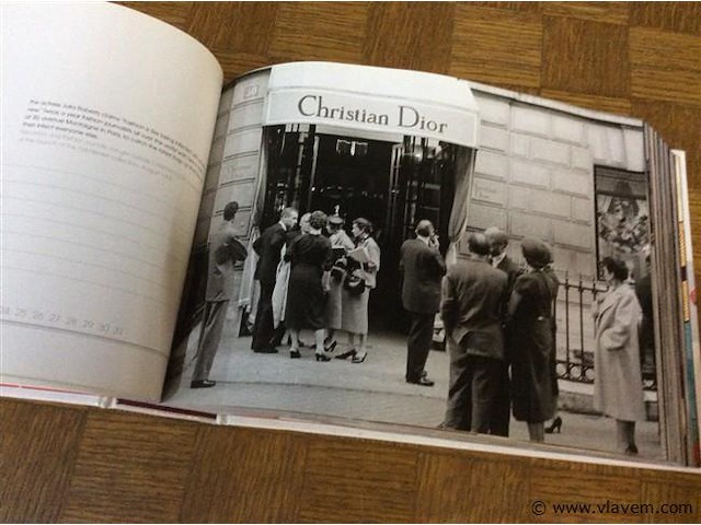 A year in fashion - afbeelding 4 van  8