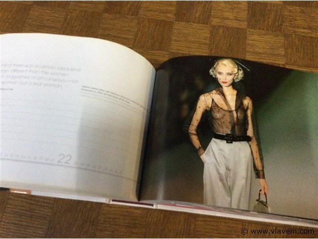 A year in fashion - afbeelding 5 van  8