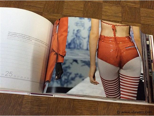 A year in fashion - afbeelding 8 van  8