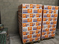 Aa-drink high energy. 81 dozen a 24 stuks op pallet. 1944 flesjes a 0,33 cl. tht 4-26. bod is inclusief 291...