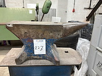Aambeeld 50kg - afbeelding 1 van  3