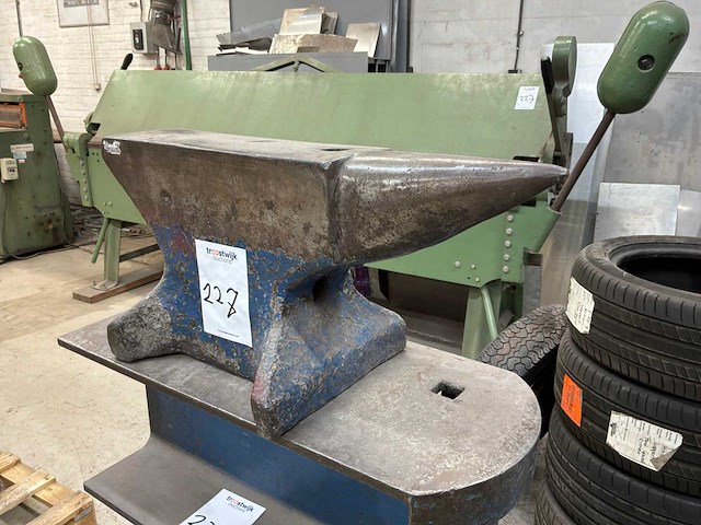 Aambeeld 50kg - afbeelding 2 van  3