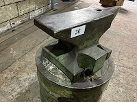 Aambeeld op statief 75x18cm - afbeelding 3 van  3