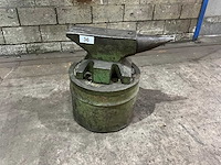 Aambeeld op statief 75x18cm - afbeelding 1 van  3