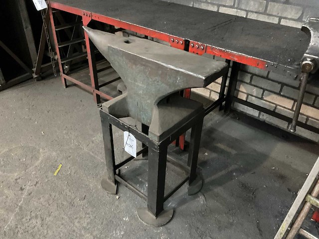 Aambeeld - afbeelding 3 van  5