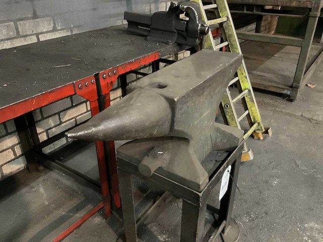 Aambeeld - afbeelding 4 van  5