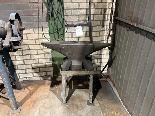 Aambeeld - afbeelding 1 van  4