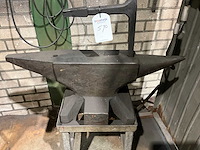 Aambeeld - afbeelding 2 van  4