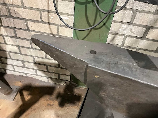 Aambeeld - afbeelding 4 van  4