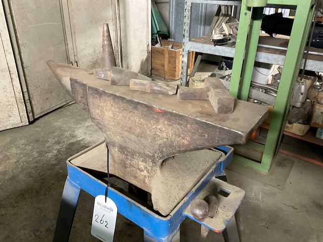 Aambeeld - afbeelding 1 van  2