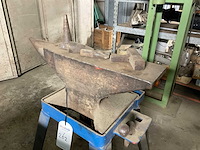 Aambeeld - afbeelding 1 van  2