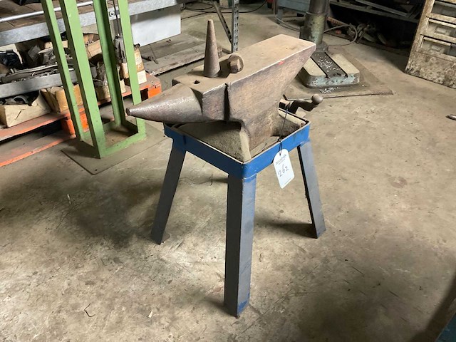 Aambeeld - afbeelding 2 van  2