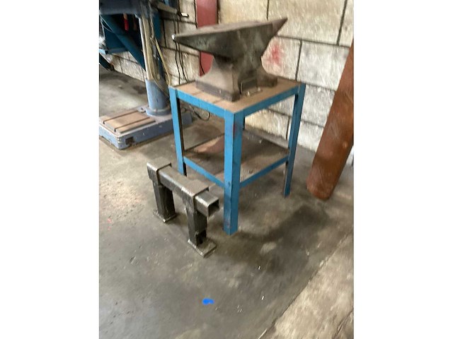 Aambeeld - afbeelding 2 van  5