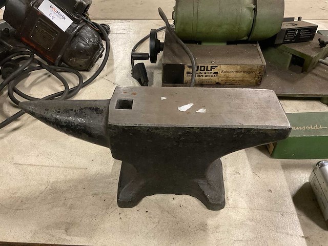 Aambeeld - afbeelding 2 van  3