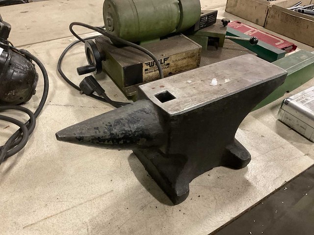 Aambeeld - afbeelding 1 van  3