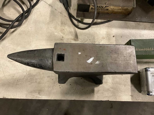 Aambeeld - afbeelding 3 van  3