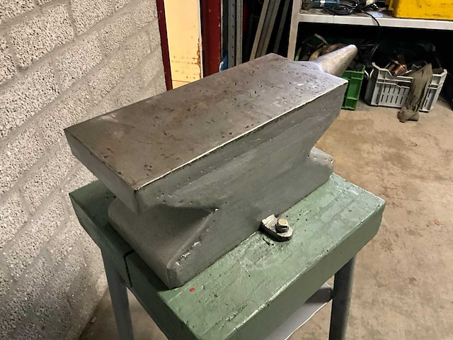 Aambeeld - afbeelding 2 van  5