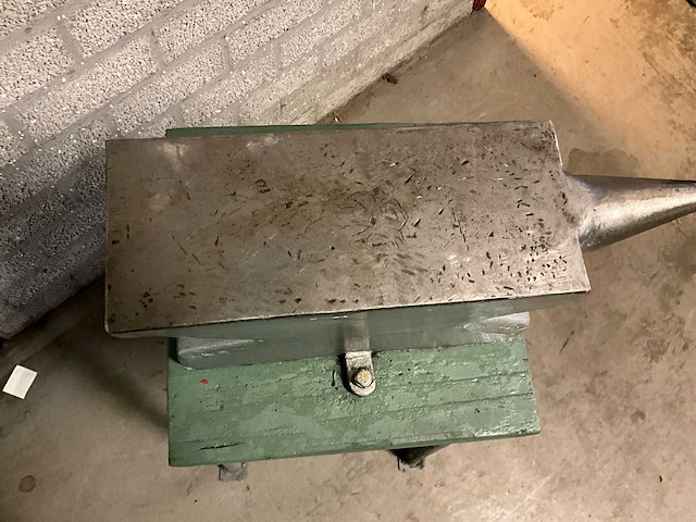 Aambeeld - afbeelding 3 van  5