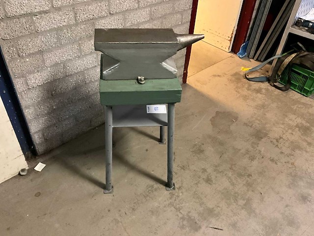 Aambeeld - afbeelding 4 van  5